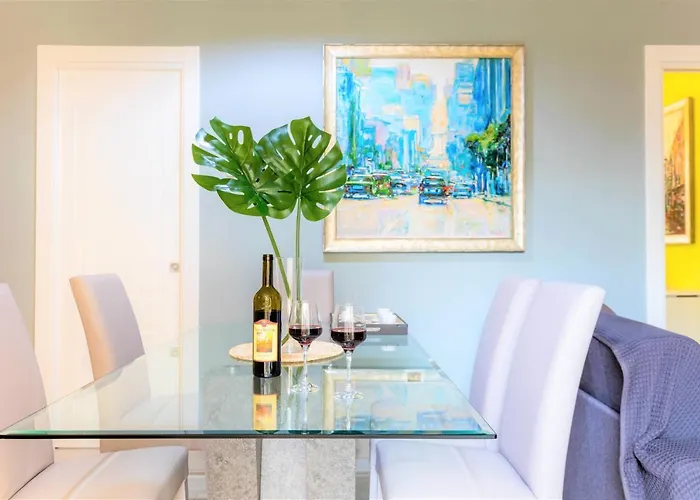 Hostly - Art & Color Midtown - 3Br 2Ba